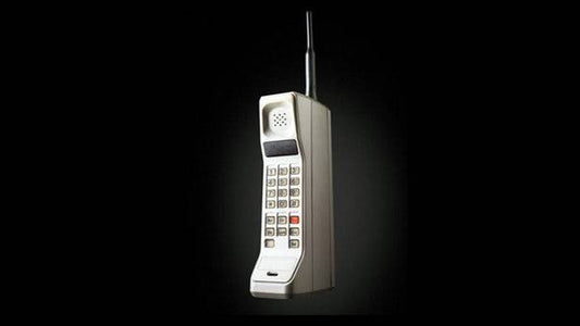 Od prvních mobilů po dnešní trendy: Fascinující historie krytů na telefony
